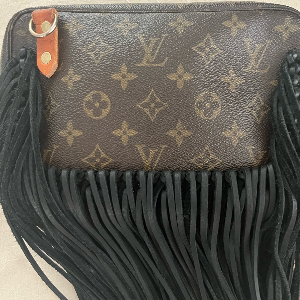 Louis Vuitton black fringe purse - Picture 2 of 14